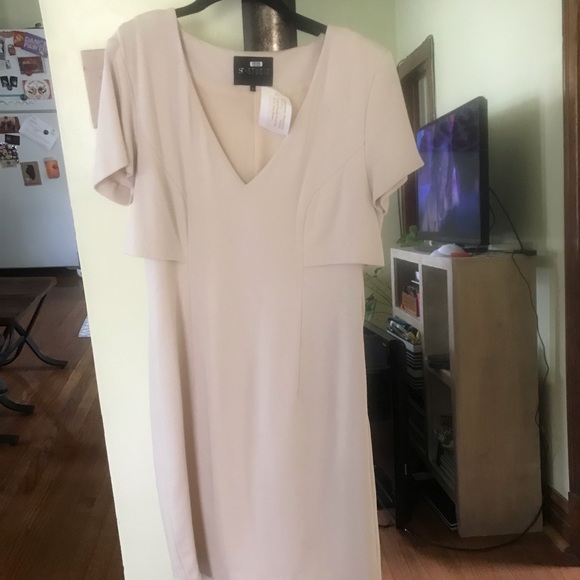 Cream dress - Picture 3 of 5